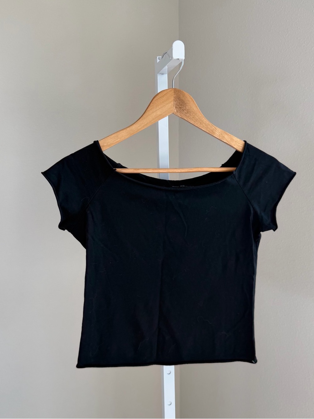Brandy Melville off the shoulder tee